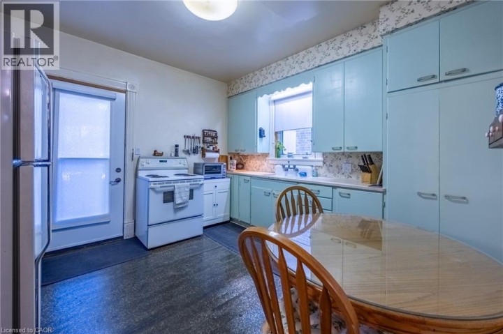 Photo 14 at 33 Palmerston Avenue, Lansdowne, Brantford