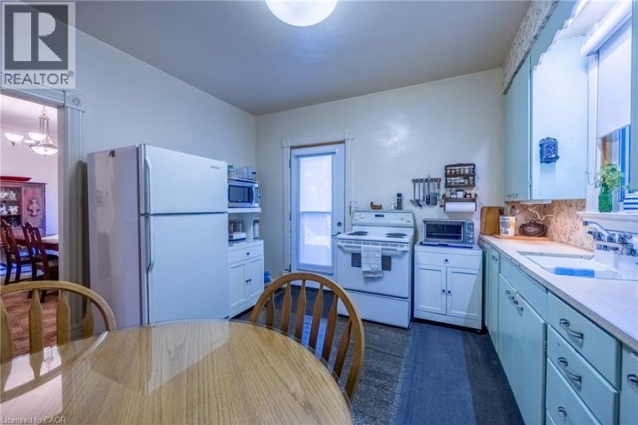 Photo 15 at 33 Palmerston Avenue, Lansdowne, Brantford