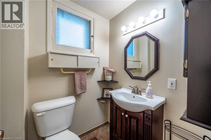 Photo 18 at 33 Palmerston Avenue, Lansdowne, Brantford