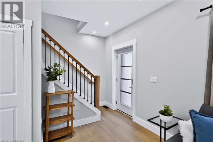 Photo 3 at 9 Walter Street, Eagle Place East, Brantford