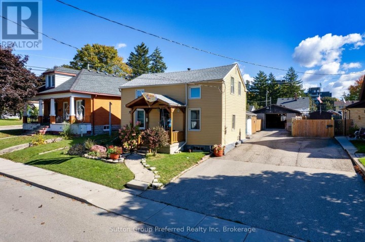 Photo 1 at 47 Centre Street, Woodstock - South, Woodstock