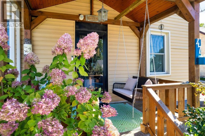 Photo 3 at 47 Centre Street, Woodstock - South, Woodstock