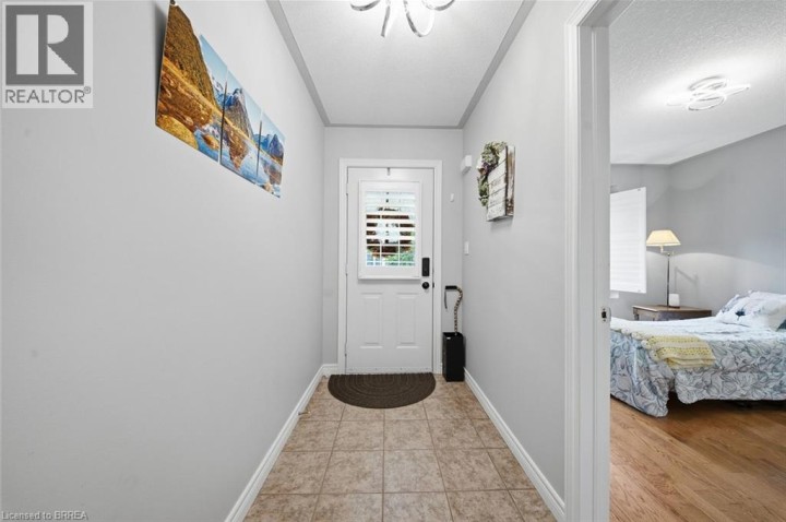 Photo 4 at 8 - 633 N Park Road, Cedarland, Brantford