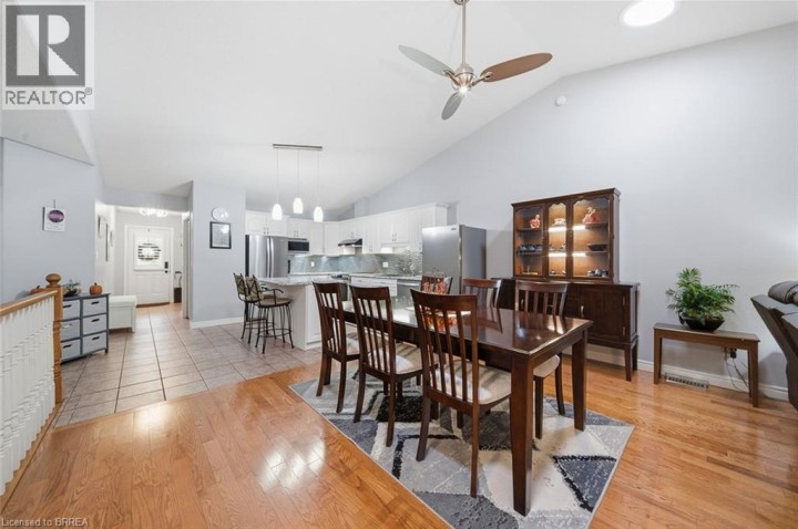 Photo 10 at 8 - 633 N Park Road, Cedarland, Brantford