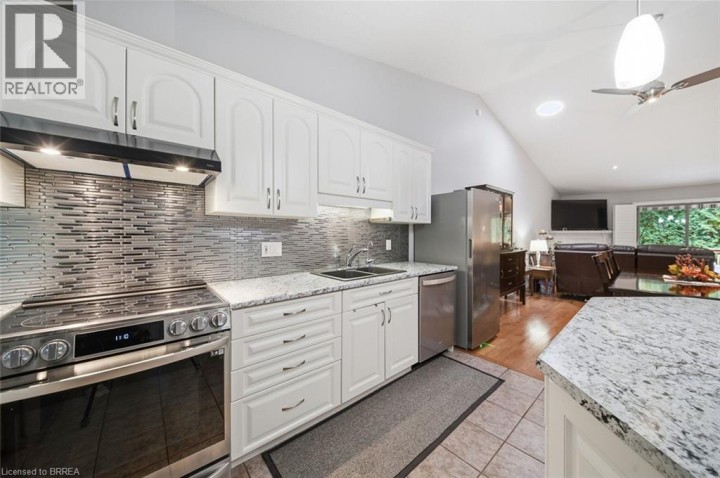 Photo 7 at 8 - 633 N Park Road, Cedarland, Brantford