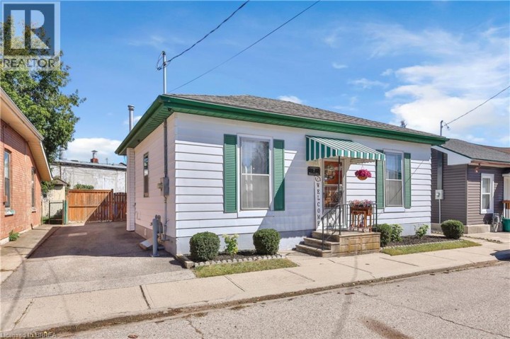 Photo 2 at 7 Halls Avenue, North Ward, Brantford
