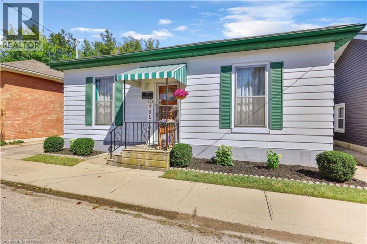 Photo 4 at 7 Halls Avenue, North Ward, Brantford