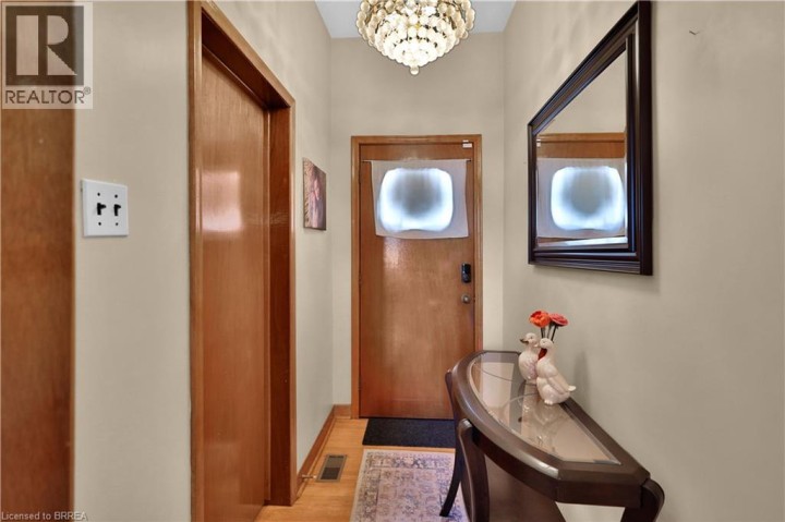 Photo 5 at 7 Halls Avenue, North Ward, Brantford