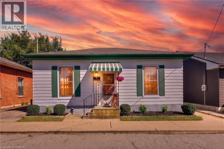 Photo 1 at 7 Halls Avenue, North Ward, Brantford