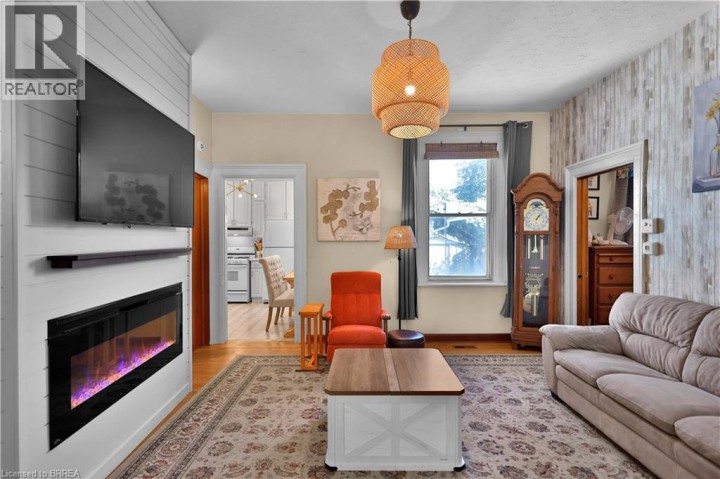 Photo 7 at 7 Halls Avenue, North Ward, Brantford