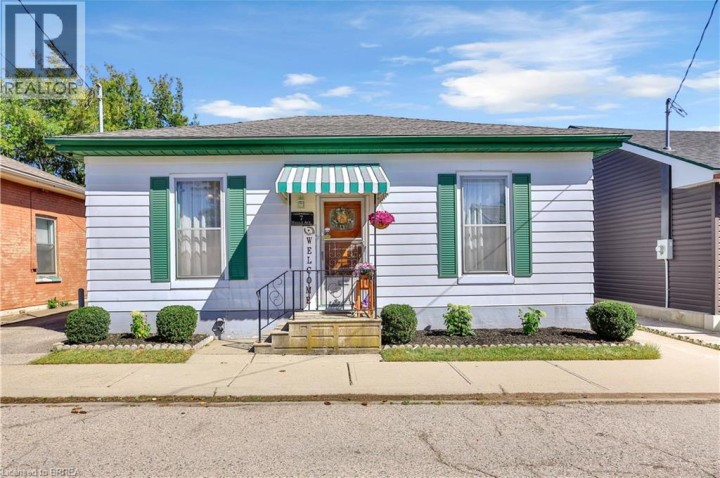 Photo 3 at 7 Halls Avenue, North Ward, Brantford