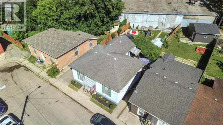 Photo 30 at 7 Halls Avenue, North Ward, Brantford