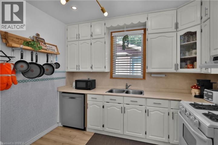 Photo 14 at 7 Halls Avenue, North Ward, Brantford