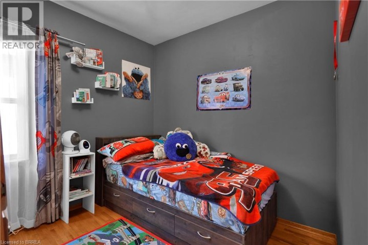 Photo 18 at 7 Halls Avenue, North Ward, Brantford