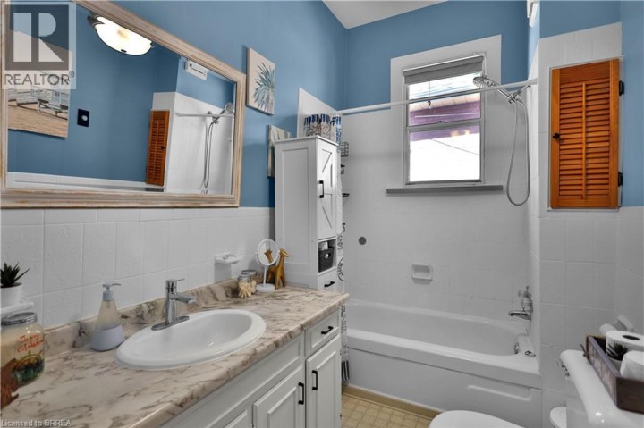 Photo 22 at 7 Halls Avenue, North Ward, Brantford