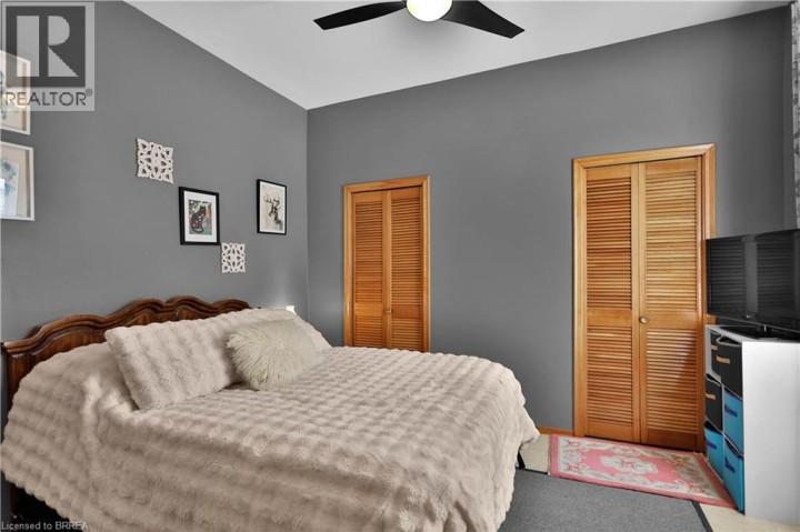 Photo 16 at 7 Halls Avenue, North Ward, Brantford