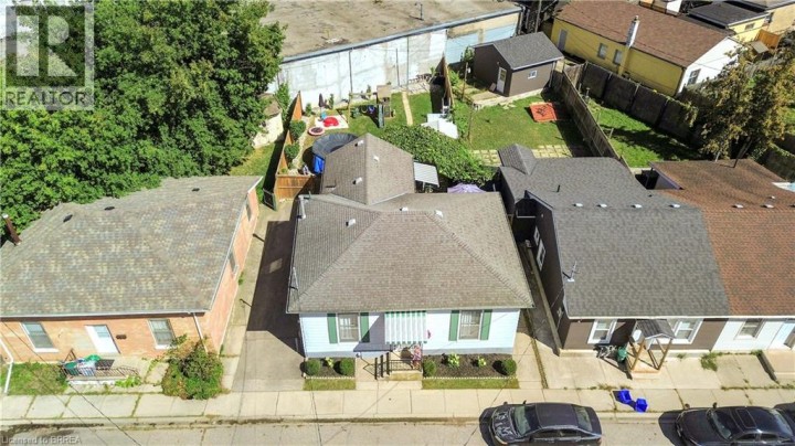 Photo 31 at 7 Halls Avenue, North Ward, Brantford