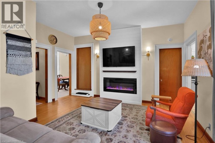 Photo 9 at 7 Halls Avenue, North Ward, Brantford