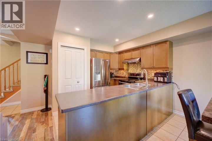 Photo 9 at 3 Fuller Court, Eagle Place East, Brantford