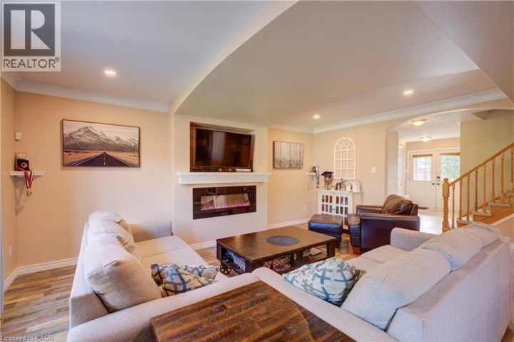 Photo 5 at 3 Fuller Court, Eagle Place East, Brantford