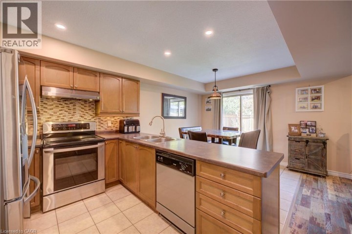 Photo 10 at 3 Fuller Court, Eagle Place East, Brantford