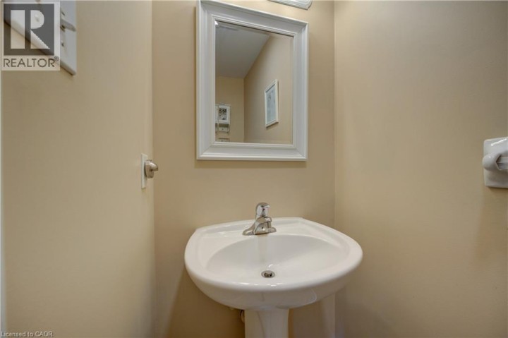 Photo 13 at 3 Fuller Court, Eagle Place East, Brantford