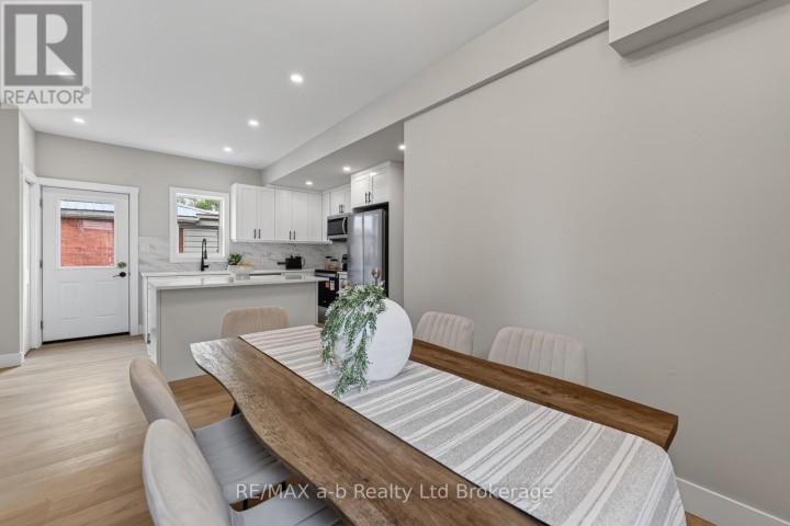 Photo 15 at 91 Winniett Street, Woodstock - North, Woodstock