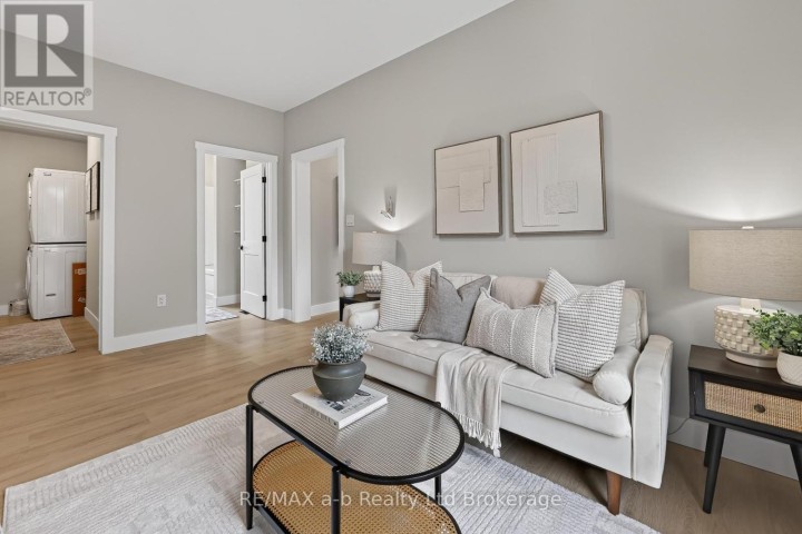 Photo 4 at 91 Winniett Street, Woodstock - North, Woodstock