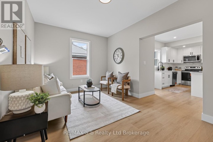 Photo 7 at 91 Winniett Street, Woodstock - North, Woodstock