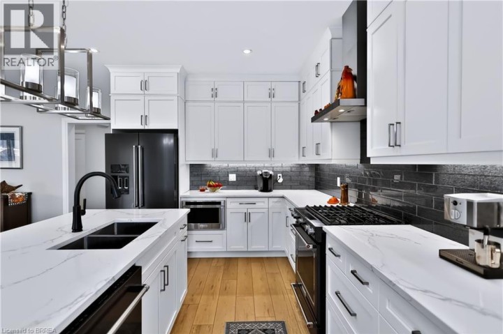 Photo 14 at 13 Cumberland Street, Echo Place, Brantford