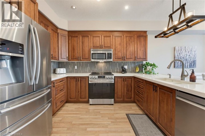 Photo 10 at 196 McGuiness Drive, Donegal / Mcguiness, Brantford