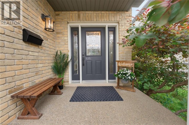Photo 3 at 196 McGuiness Drive, Donegal / Mcguiness, Brantford
