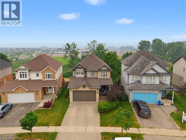Photo 2 at 196 McGuiness Drive, Donegal / Mcguiness, Brantford