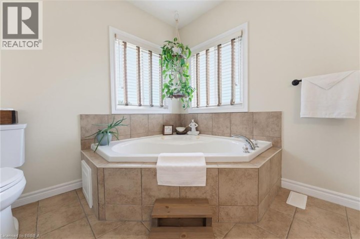 Photo 20 at 196 McGuiness Drive, Donegal / Mcguiness, Brantford