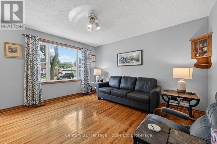 Photo 2 at 209 Butler Street, Woodstock - South, Woodstock