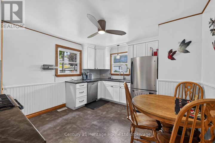 Photo 3 at 209 Butler Street, Woodstock - South, Woodstock