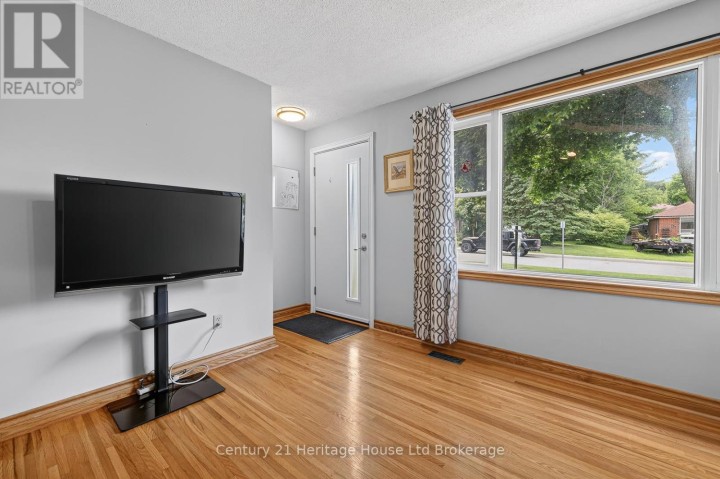 Photo 9 at 209 Butler Street, Woodstock - South, Woodstock