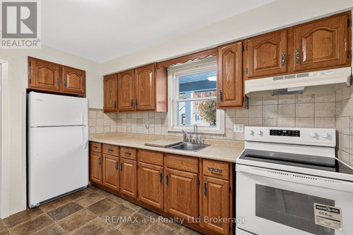 Photo 13 at 830 Maple Avenue, Woodstock - South, Woodstock