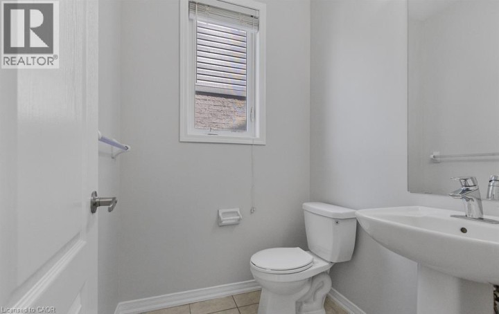 Photo 6 at 25 Munro Circle, Empire South, Brantford
