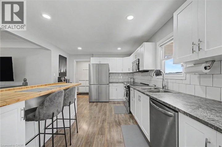 Photo 7 at 4 Fairview Street, Tillsonburg