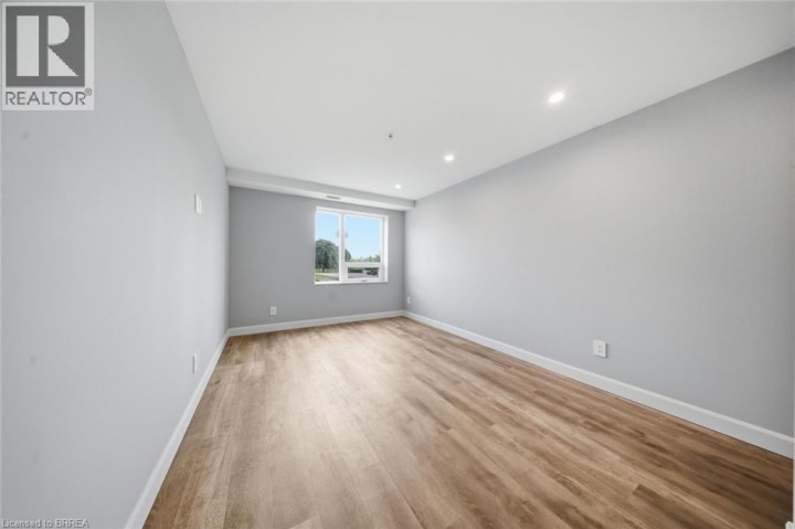 Photo 14 at 108 - 34 Norman Street, Fairview / Greenbrier, Brantford