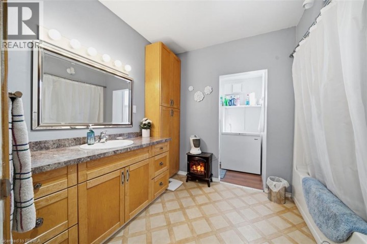 Photo 17 at 986 Colborne Street, Echo Place, Brantford