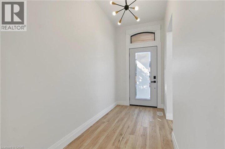 Photo 5 at 657 Frances Street, Woodstock - South, Woodstock