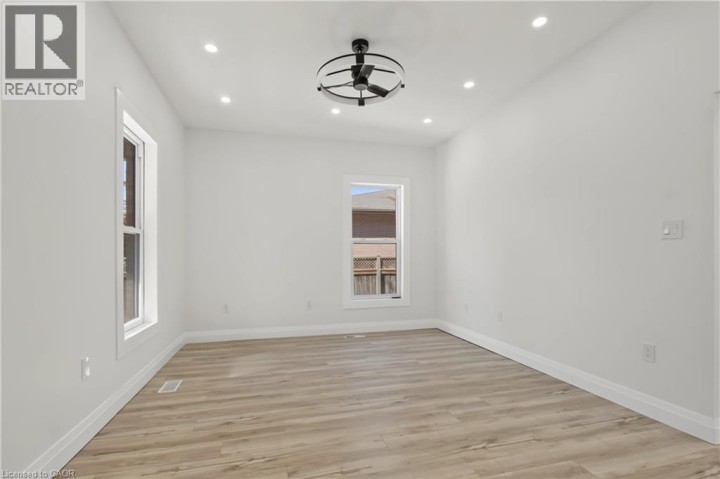 Photo 7 at 657 Frances Street, Woodstock - South, Woodstock