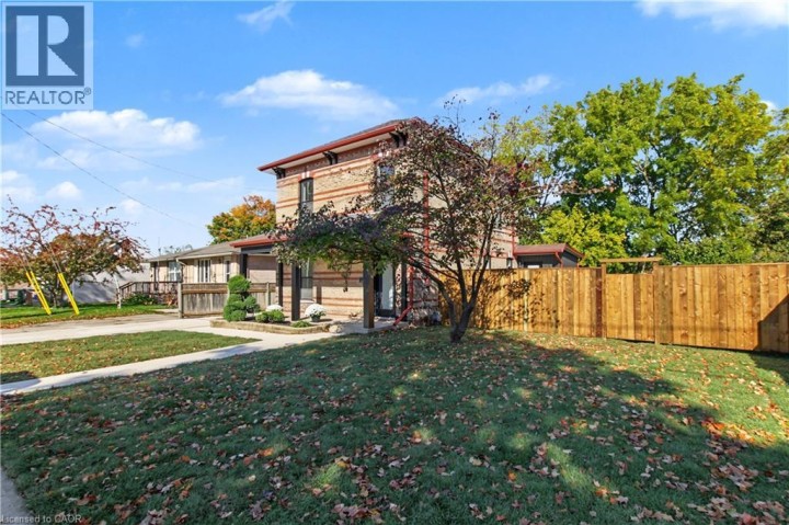 Photo 4 at 657 Frances Street, Woodstock - South, Woodstock