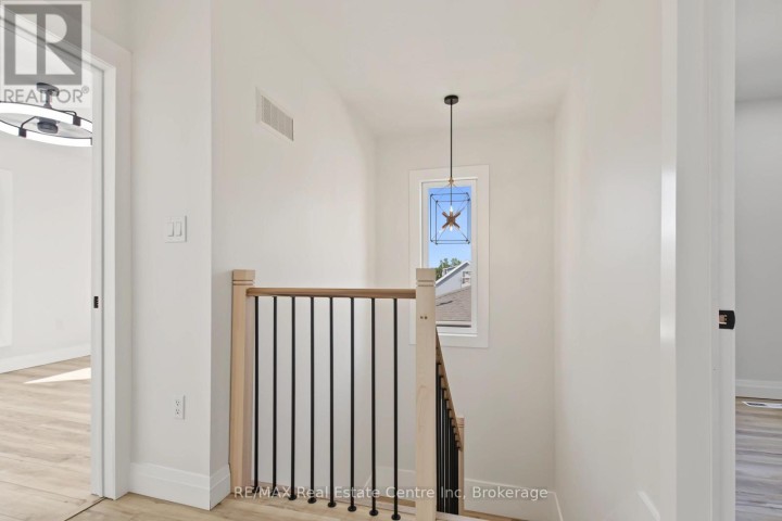 Photo 24 at 657 Frances Street, Woodstock - South, Woodstock
