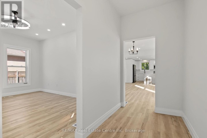 Photo 6 at 657 Frances Street, Woodstock - South, Woodstock