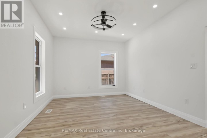 Photo 7 at 657 Frances Street, Woodstock - South, Woodstock