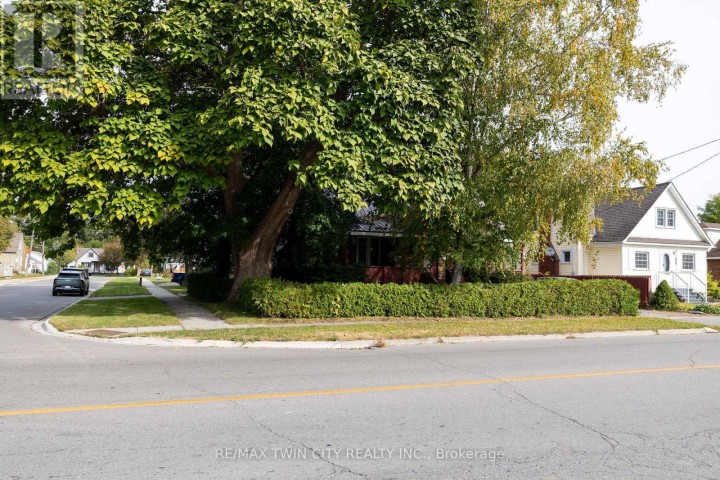 Photo 3 at 41 E Church Street, Delhi, Norfolk County