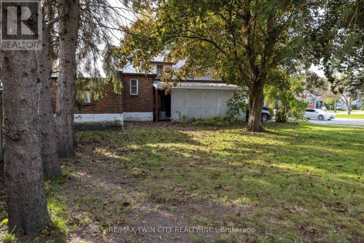 Photo 4 at 41 E Church Street, Delhi, Norfolk County